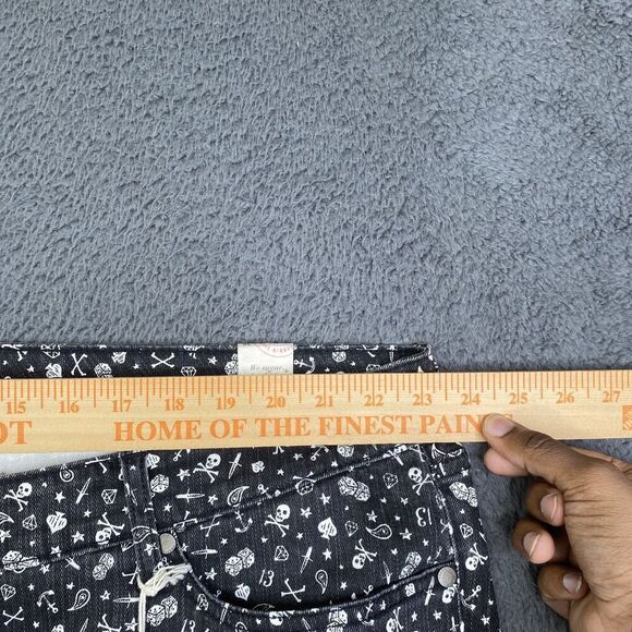 Torrid Shorts Womens 26 Black White Skull Print Denim 3.5" High Rise Raw Hem - Picture 8 of 11